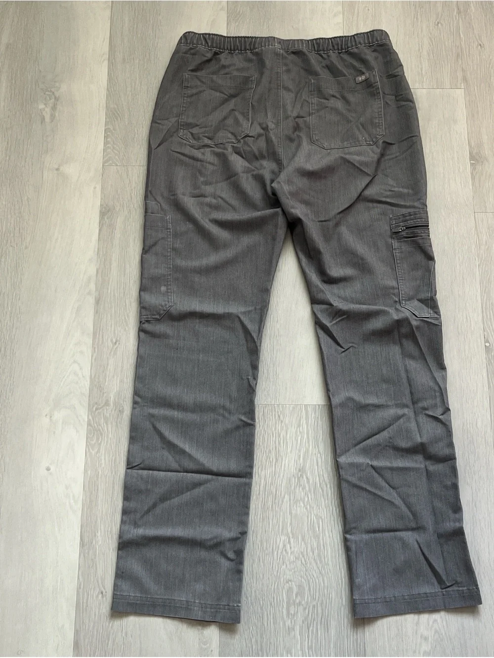 FIGS SCRUB PANTS GRAY STRAIGHT LEG CARGO UTILITY MEDICAL MENS MEDIUM